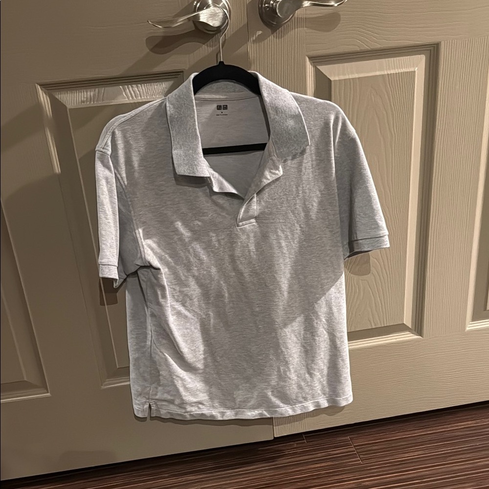 Uniqlo Gray Polo Shirt with Classic Collar and Relaxed Fit